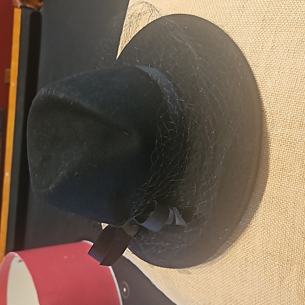 Vintage Splendide Black 100% Wool Veiled Fedora - Elegant & Timeless